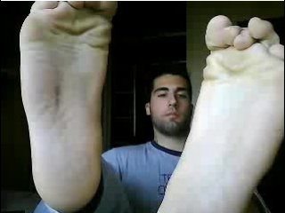 shows legs on webcam [gallery feet 18 ]
